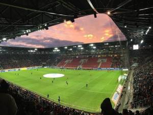 Die Heimspielfläche des FC Augsburg in voller Pracht.