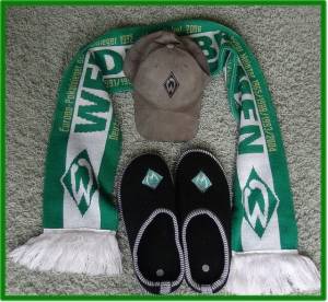 Volle Werder Bremen Fan Ausstattung für den Fußballabend zuhause, nach dem Wetteinsatz.