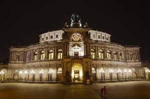 Heute ist Dresden eher für Gebäude wie die Semperoper bekannt. In der DDR aber auch für Dynamo Dresden.